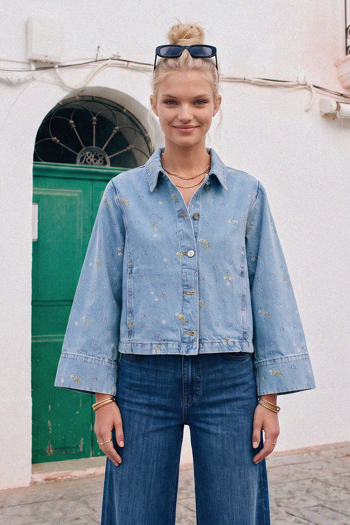 EMBROIDERED BELL SLEEVED CROPPED DENIM JACKET W6465JIA